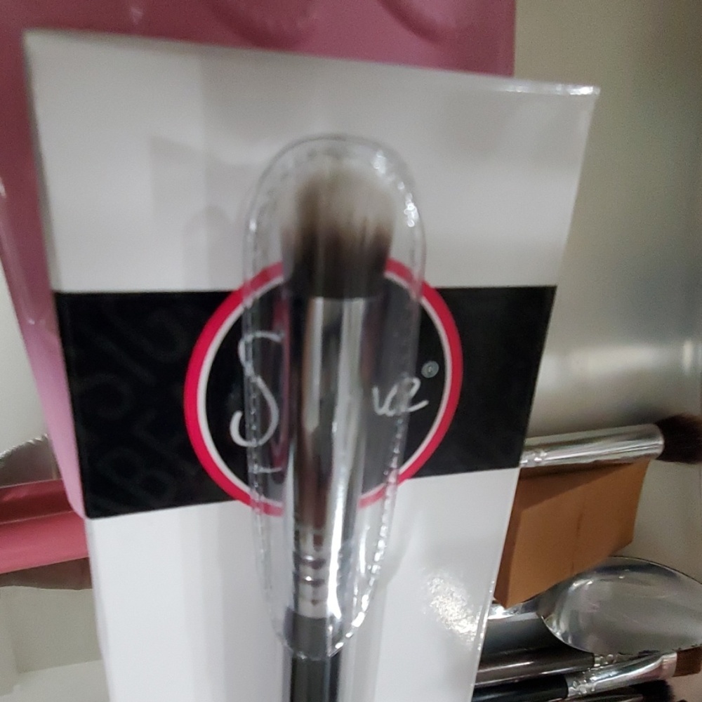 Sigma beauty  brush P82.